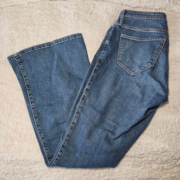 Abercrombie & Fitch Ultra High Rise Stretch Flare Jean size 8 - Picture 1 of 4
